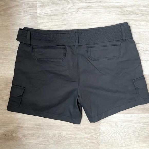 Banana Republic Women’s Cargo Shorts with Belt, Black - Picture 2 of 12